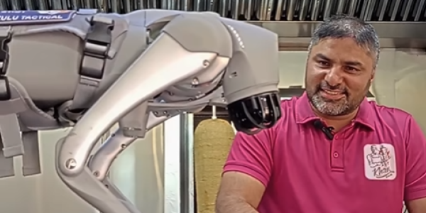 Chip, el Perro Robot de Zulu Tactical de Albacete, protagoniza una colaboración histórica con el Albacete Balompié y Khan Kebab